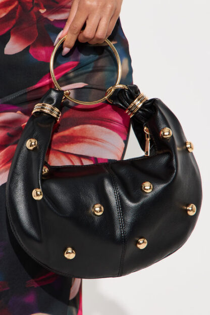 Bolso de hombro con detalles de cuentas y aro