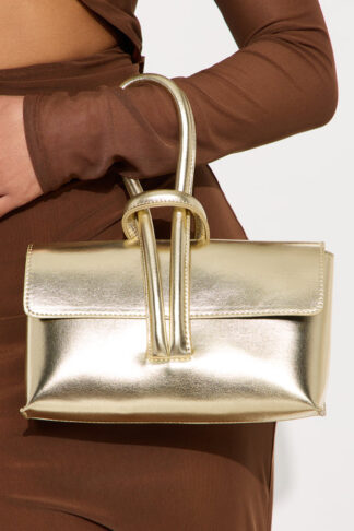 Cartera de mano plegable en dorado